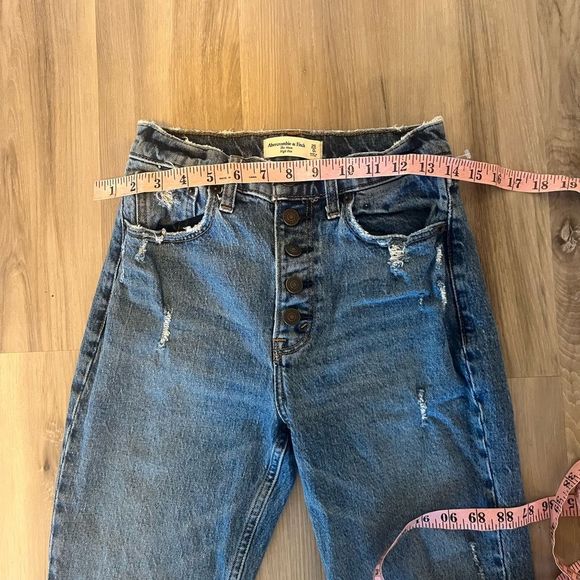 EUC A&F 25/0 The Mom High Rise Jeans - Picture 4 of 6